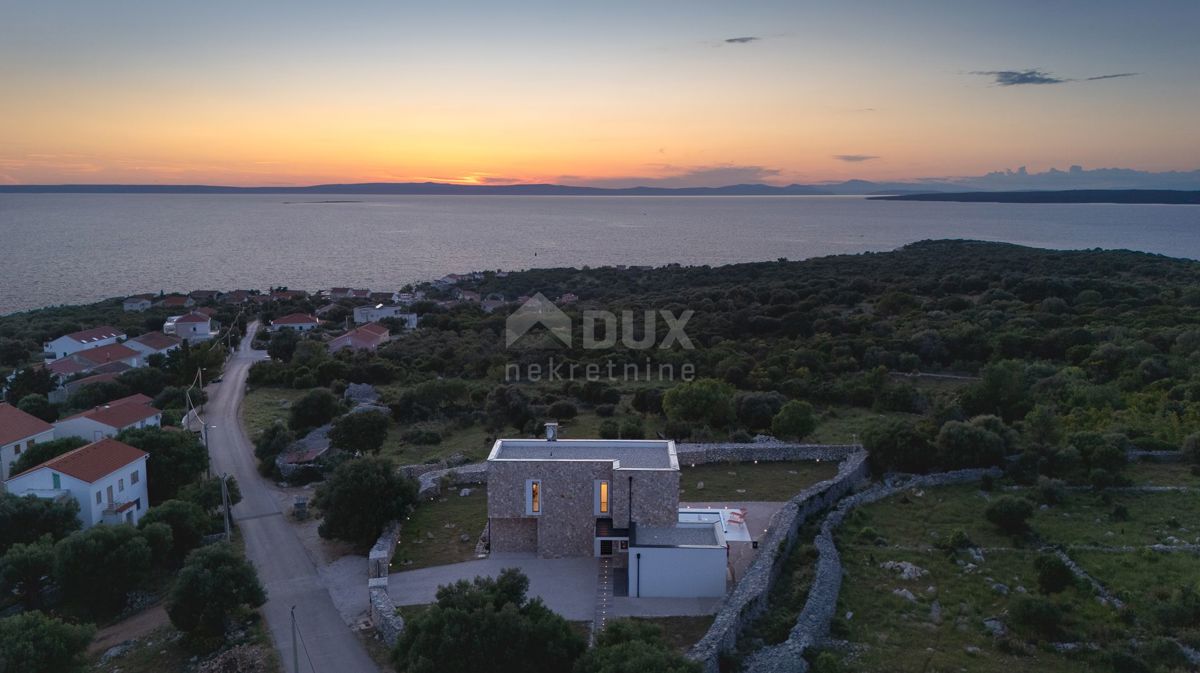 ISOLA DI PAG, LUN - una villa unica con piscina in una posizione meravigliosa