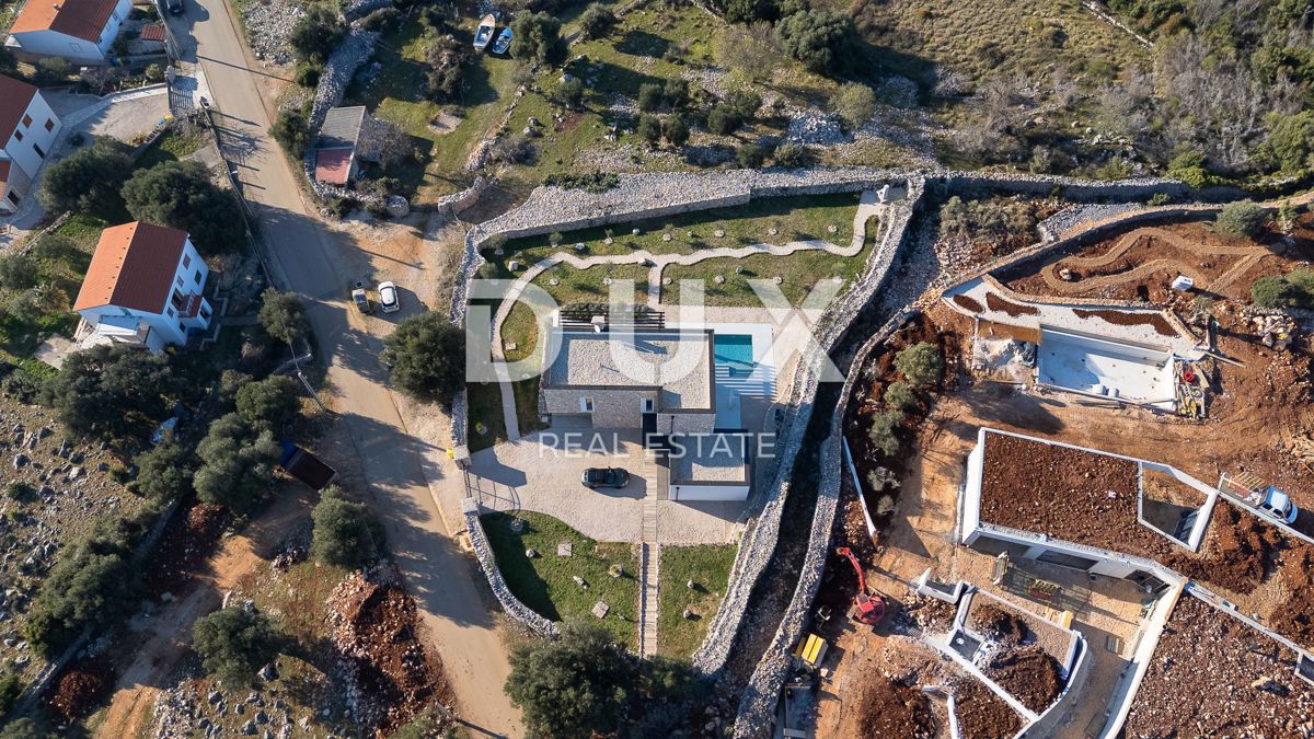 ISOLA DI PAG, LUN - una villa unica con piscina in una posizione meravigliosa