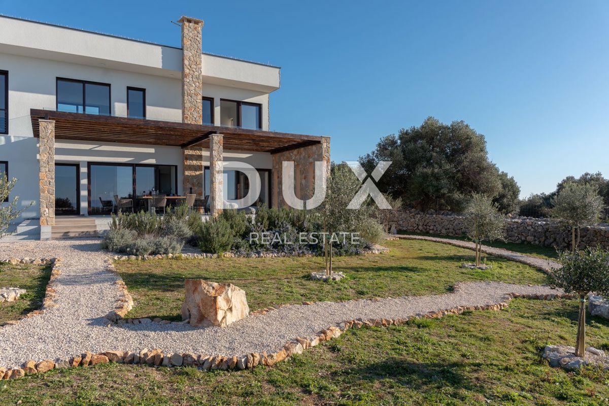 ISOLA DI PAG, LUN - una villa unica con piscina in una posizione meravigliosa