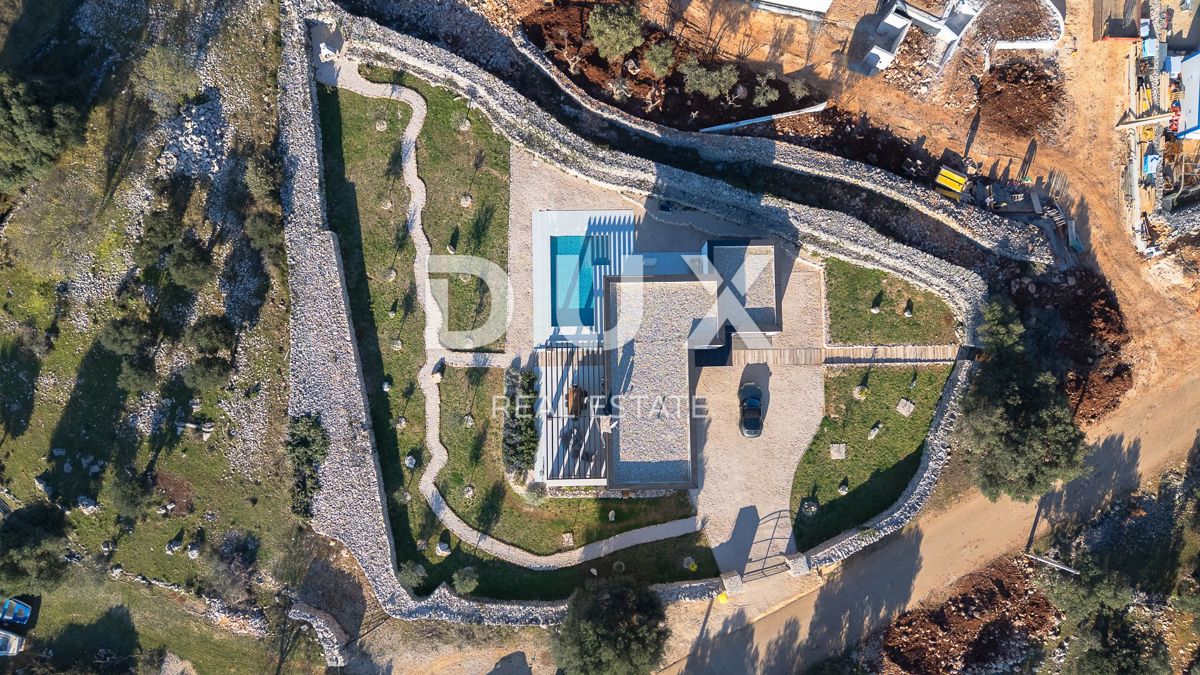 ISOLA DI PAG, LUN - una villa unica con piscina in una posizione meravigliosa