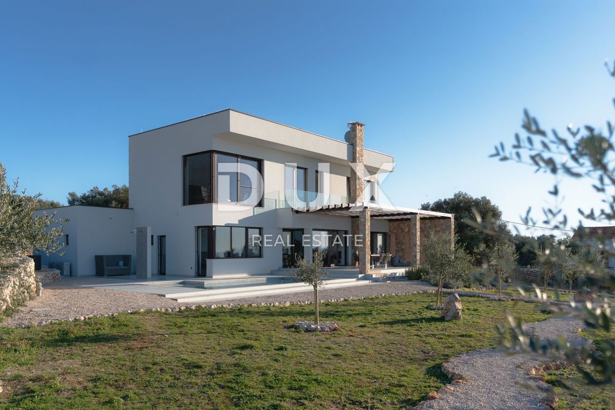 ISOLA DI PAG, LUN - una villa unica con piscina in una posizione meravigliosa