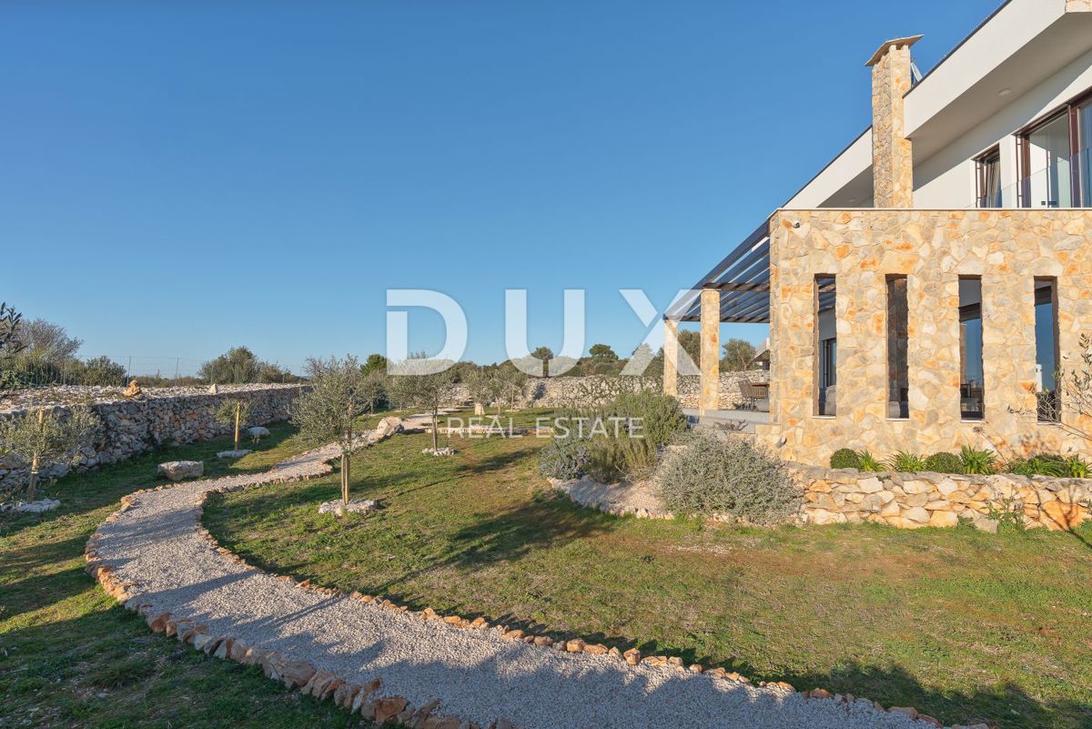 ISOLA DI PAG, LUN - una villa unica con piscina in una posizione meravigliosa