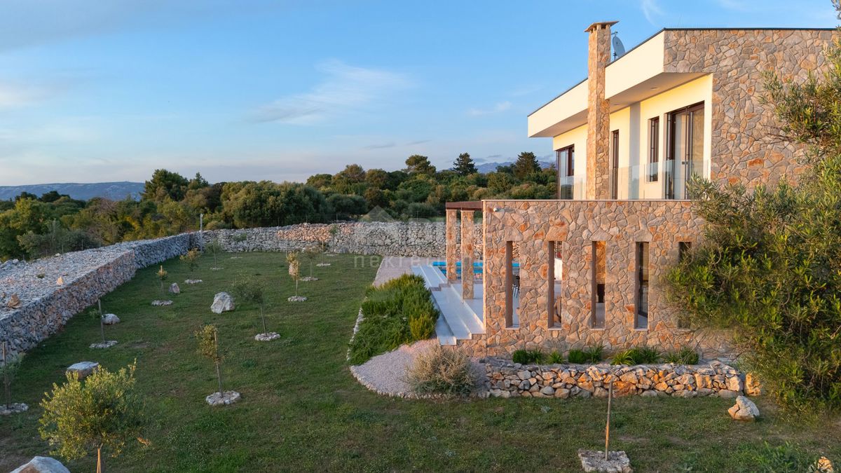 ISOLA DI PAG, LUN - una villa unica con piscina in una posizione meravigliosa