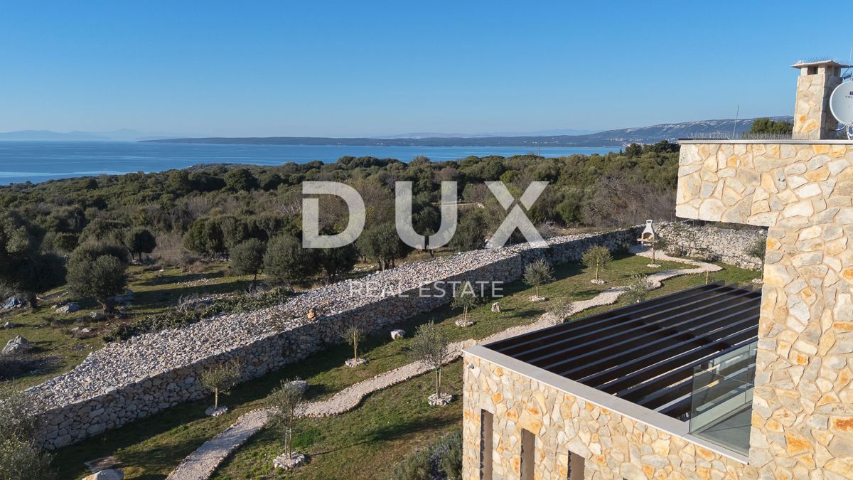 ISOLA DI PAG, LUN - una villa unica con piscina in una posizione meravigliosa