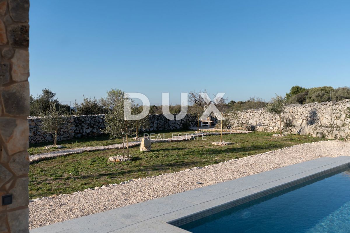 ISOLA DI PAG, LUN - una villa unica con piscina in una posizione meravigliosa