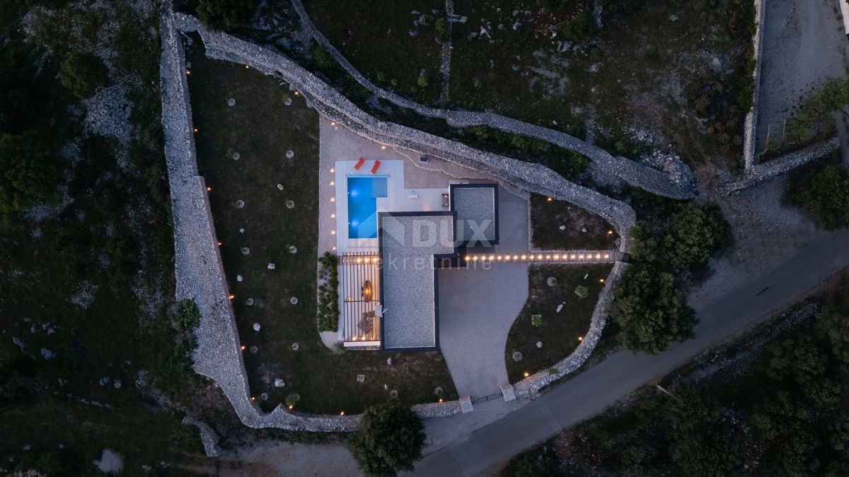 ISOLA DI PAG, LUN - una villa unica con piscina in una posizione meravigliosa