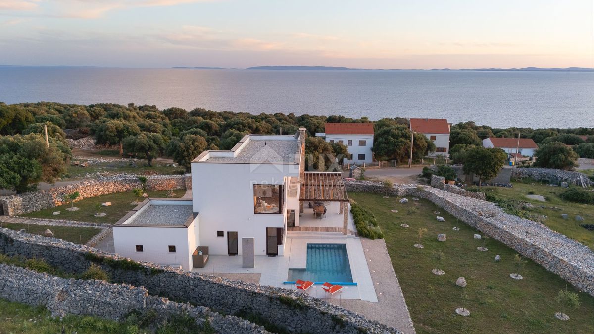 ISOLA DI PAG, LUN - una villa unica con piscina in una posizione meravigliosa