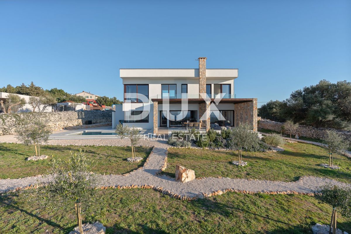 ISOLA DI PAG, LUN - una villa unica con piscina in una posizione meravigliosa