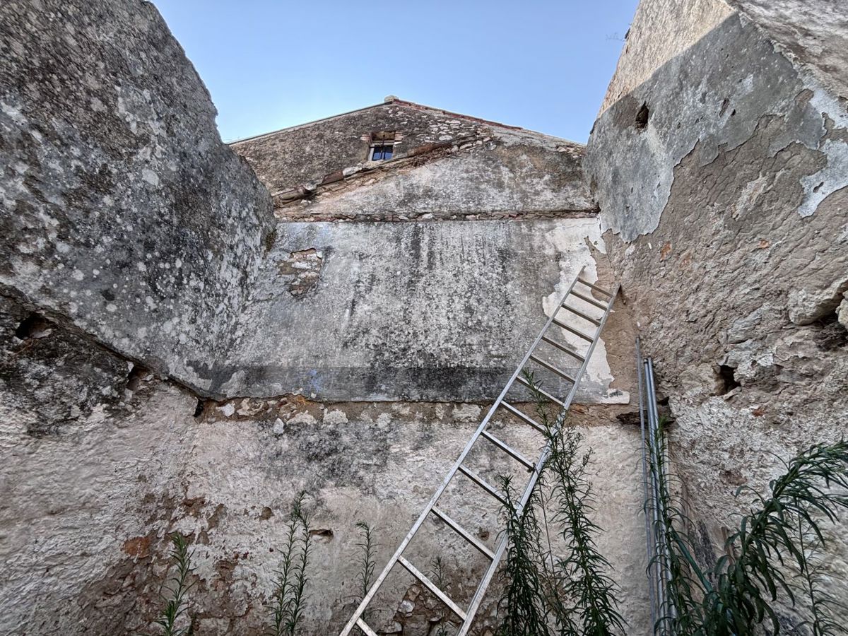 UGLJAN, POLJANA - Casa in pietra da adattare vicino al mare