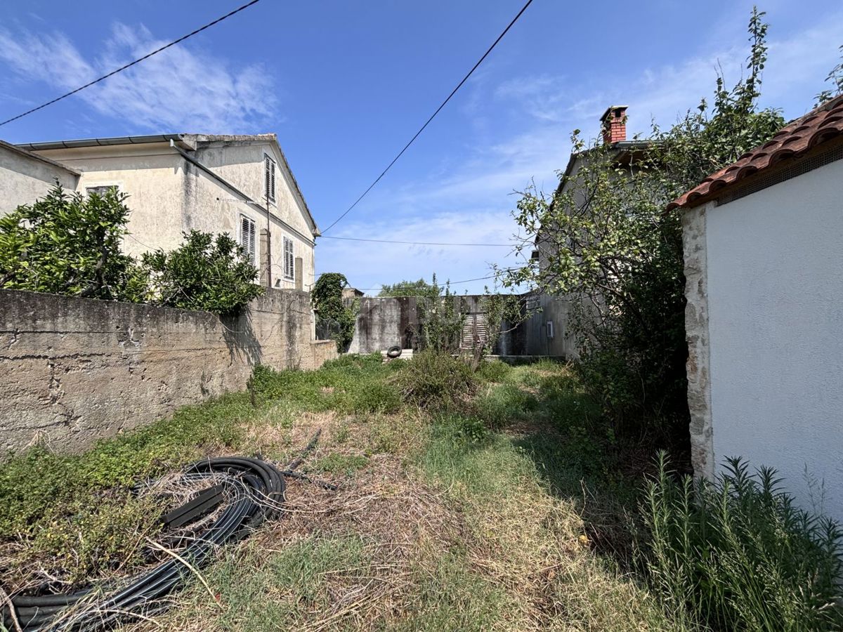 UGLJAN, POLJANA - Casa in pietra da adattare vicino al mare