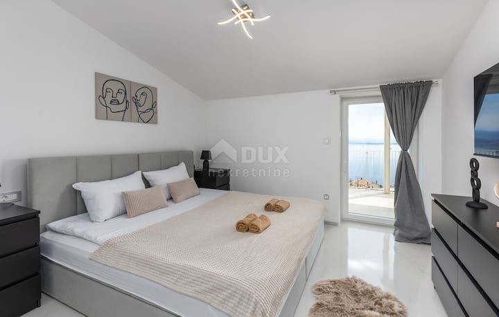 OPATIJA, BREGI - appartamento 85m2, DB+3S, 2° PIANO con vista panoramica sul mare e piscina