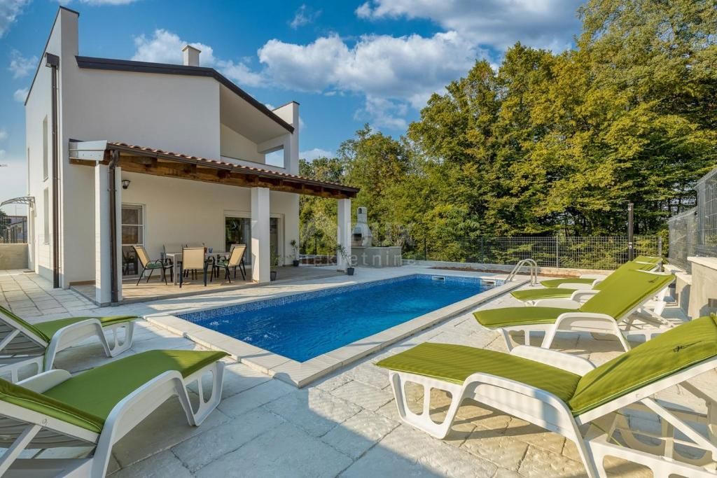 ISTRIA, TINJAN - Villa bifamiliare in una posizione tranquilla e attraente