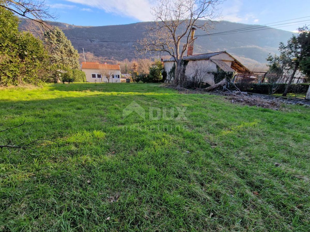 ISTRIA, LUPOGLAV - Terreno edificabile adatto per una villa bifamiliare