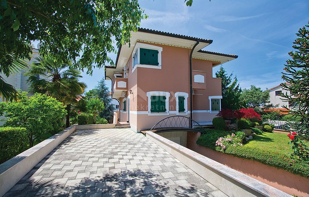 ISTRIA, PARENZO - Villa prestigiosa in una posizione raramente disponibile!