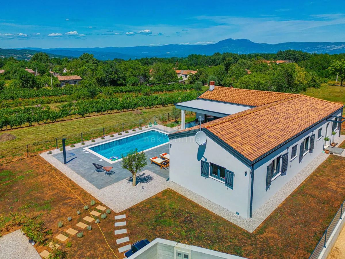 ISTRIA, LABIN - Casa con piscina in un quartiere tranquillo