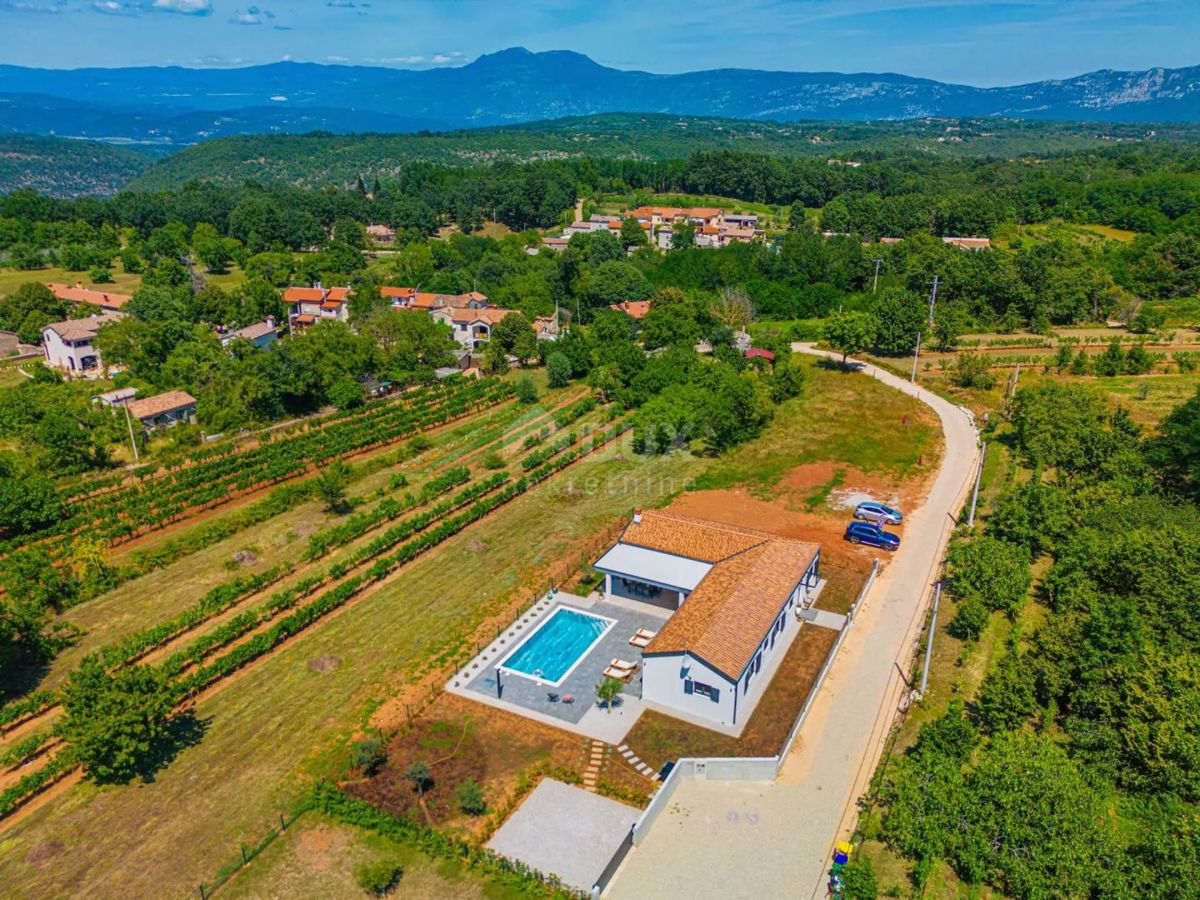 ISTRIA, LABIN - Casa con piscina in un quartiere tranquillo