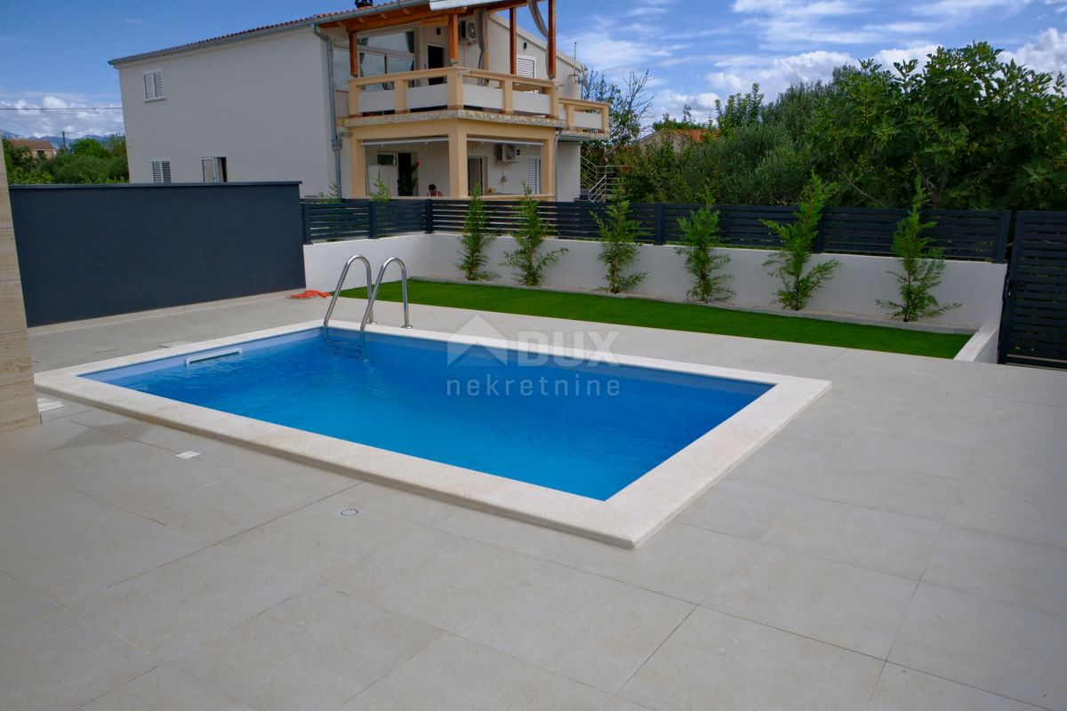 ZADAR, VIR - Moderna casa bifamiliare in una posizione d'élite con piscina privata vicino alla spiaggia di Jadro! B