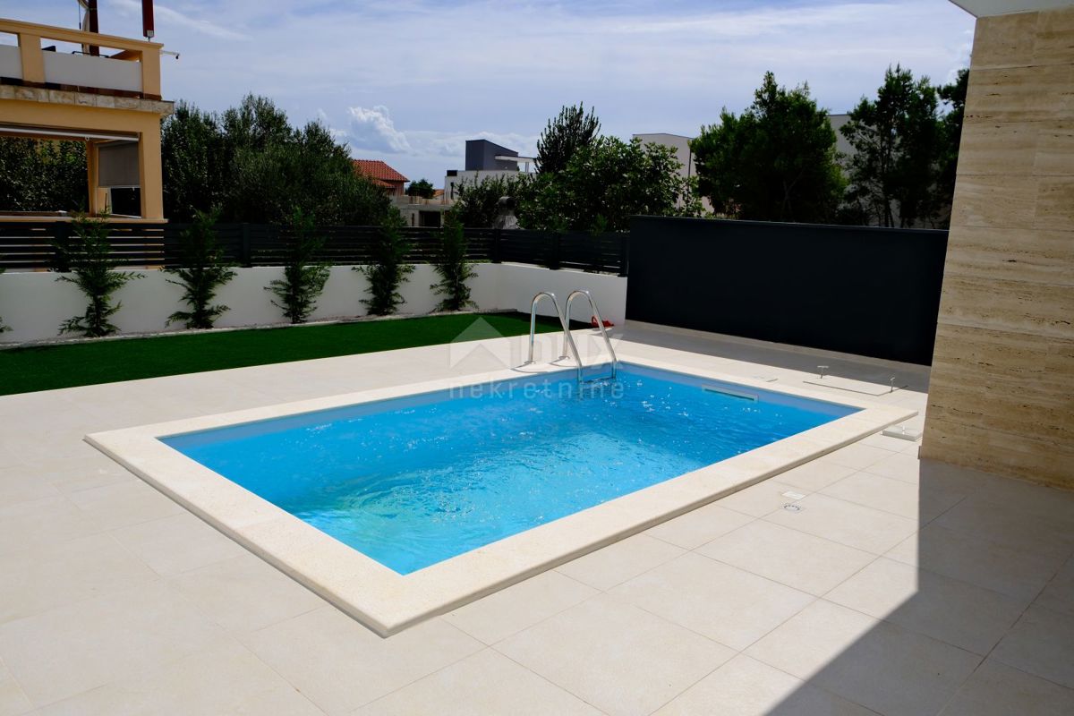 ZADAR, VIR - Moderna casa bifamiliare in una posizione d'élite con piscina privata vicino alla spiaggia di Jadro! B