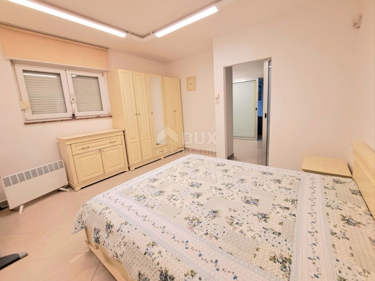 RIJEKA, KASTAV, REŠETARI - appartamento al piano terra 96 m2, 2 camere da letto + bagno in ottima posizione + giardino! OPPORTUNITÀ!