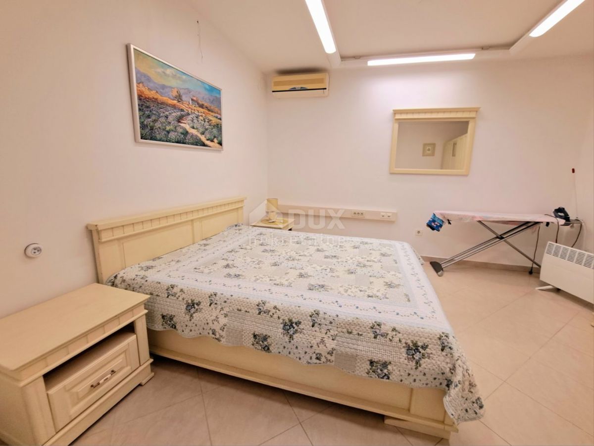 RIJEKA, KASTAV, REŠETARI - appartamento al piano terra 96 m2, 2 camere da letto + bagno in ottima posizione + giardino! OPPORTUNITÀ!