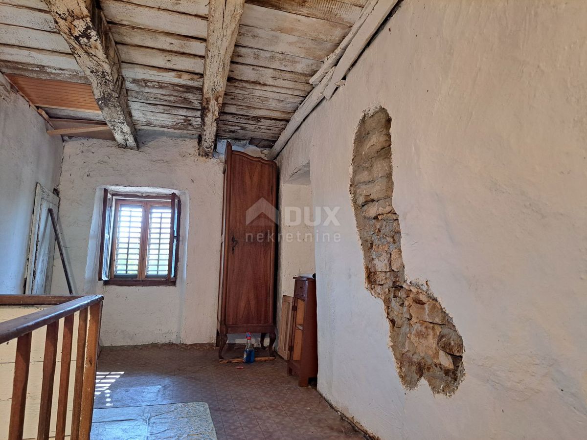 ISTRIA, GRIGNAN, DINTORNI - vecchia casa con terreno di 60.000 m2 