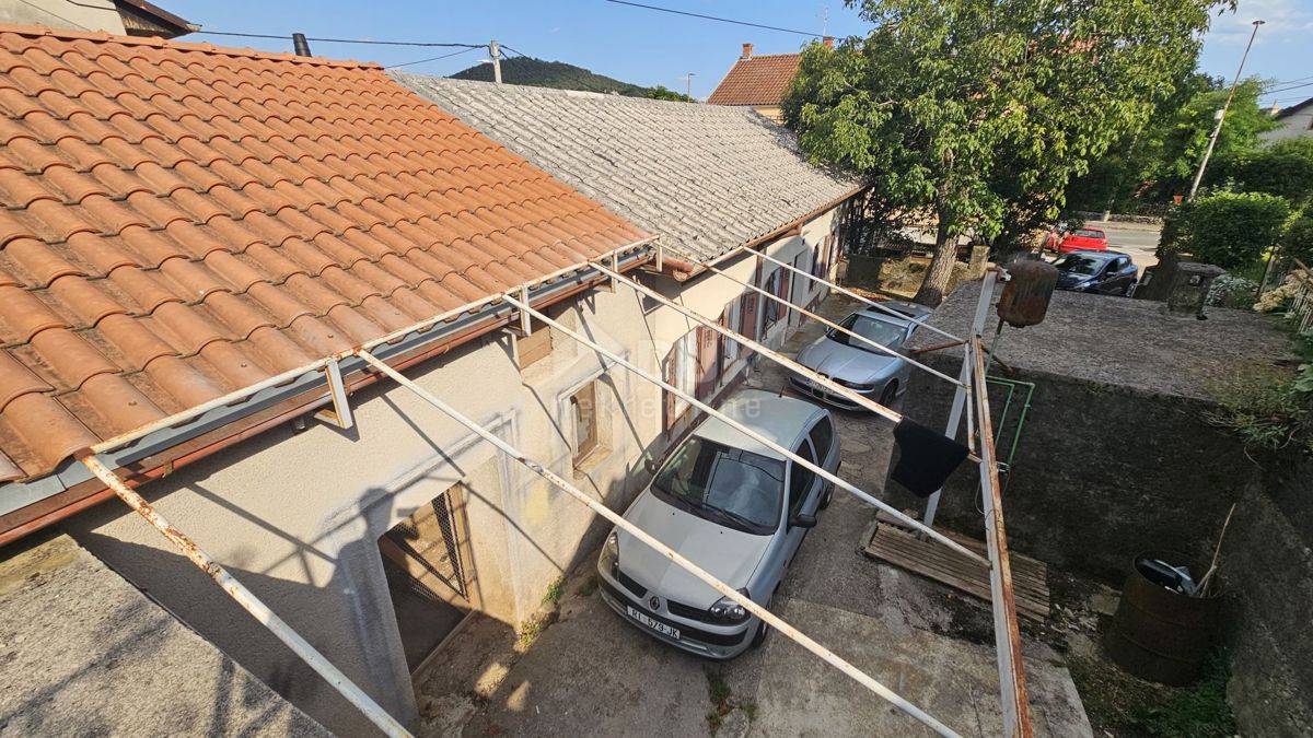 GROBNIK, CAVLE - casa nel centro della città con un grande potenziale