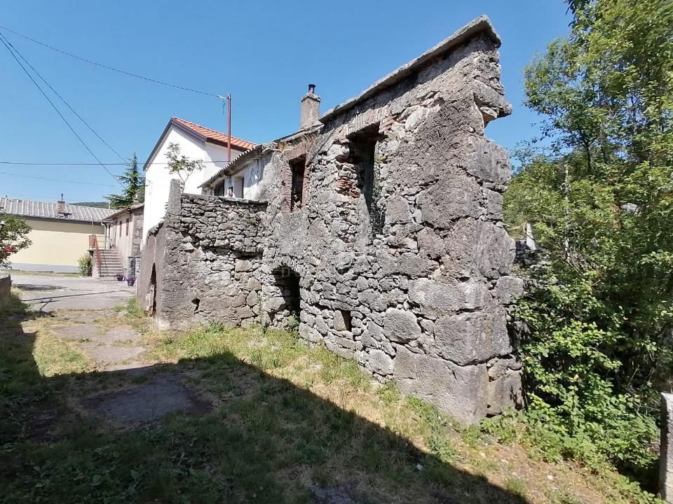 PODKILAVAC, JELENJE - due pezzi d'antiquariato da adattare