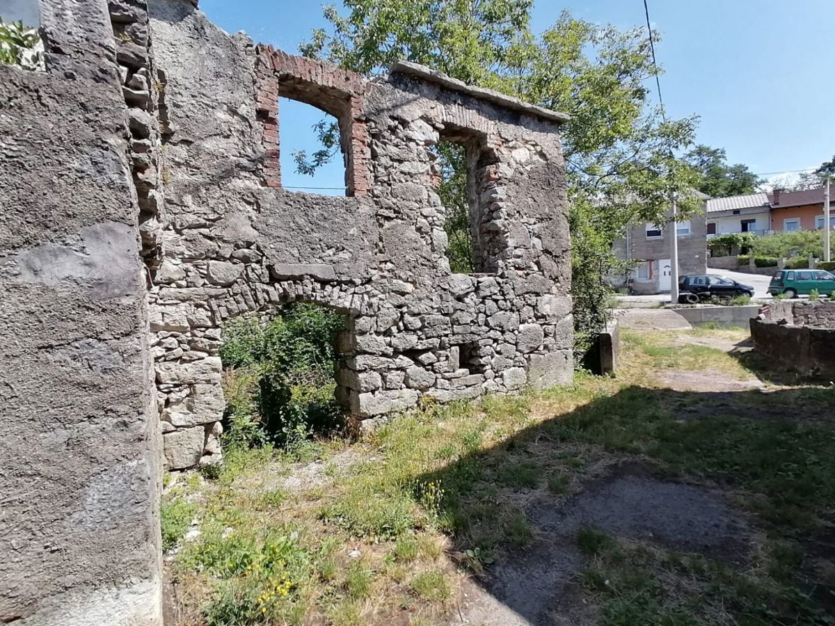 PODKILAVAC, JELENJE - due pezzi d'antiquariato da adattare