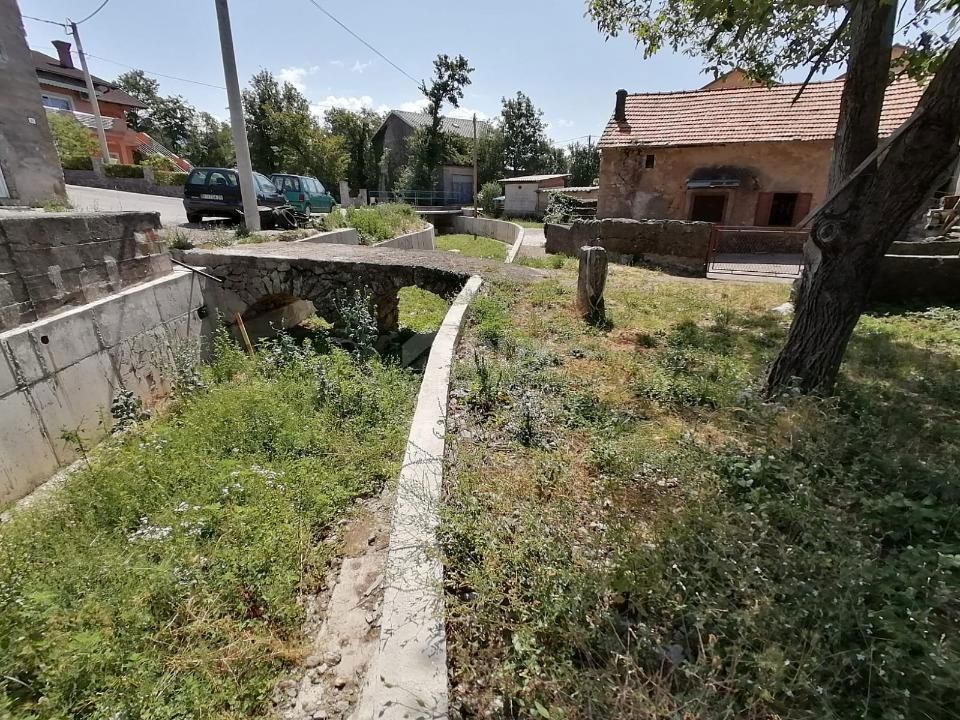 PODKILAVAC, JELENJE - due pezzi d'antiquariato da adattare