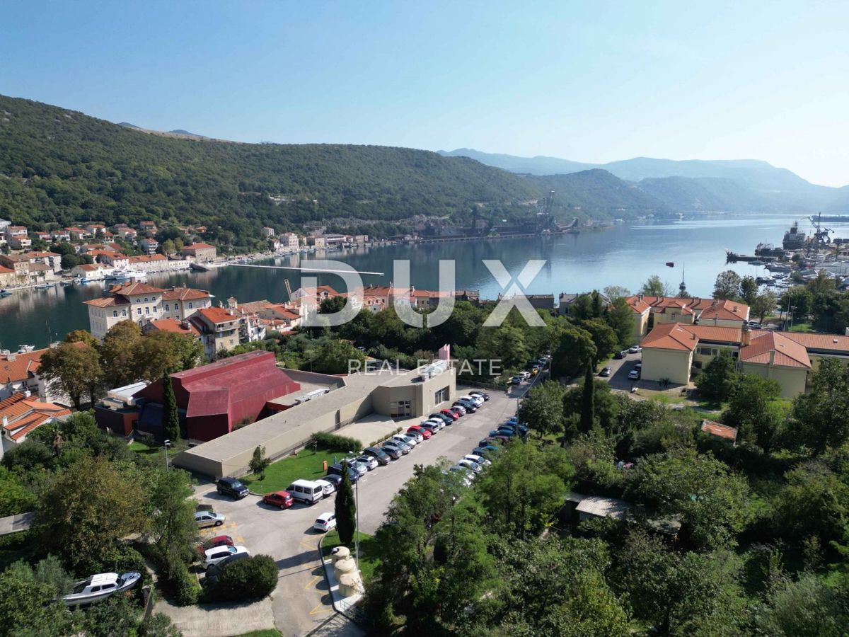 RIJEKA, BAKAR, CENTRO - terreno edificabile nel centro della città di Bakar 2.600 m2 con vista sul mare per un edificio residenziale - appartamenti / appartamenti / casa familiare / villa! OPPORTUNITÀ!