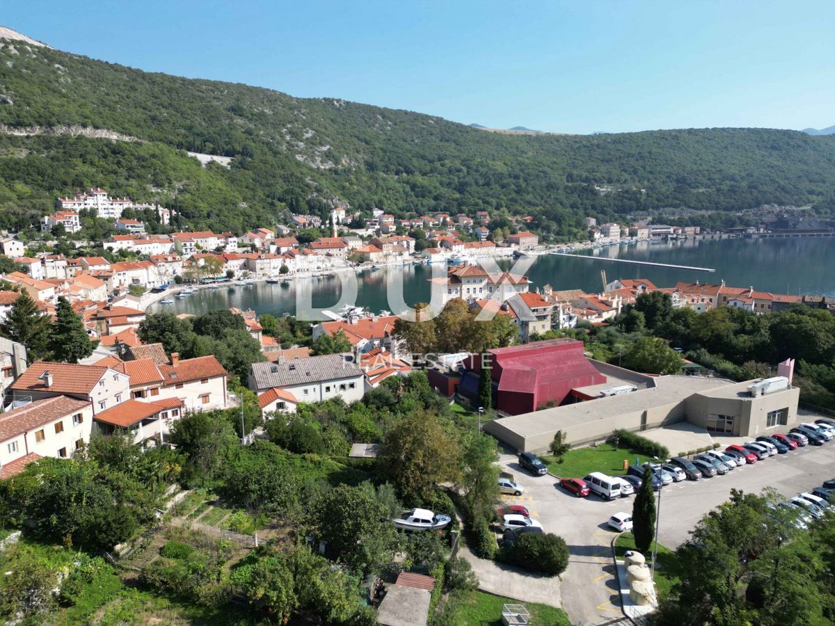 RIJEKA, BAKAR, CENTRO - terreno edificabile nel centro della città di Bakar 2.600 m2 con vista sul mare per un edificio residenziale - appartamenti / appartamenti / casa familiare / villa! OPPORTUNITÀ!