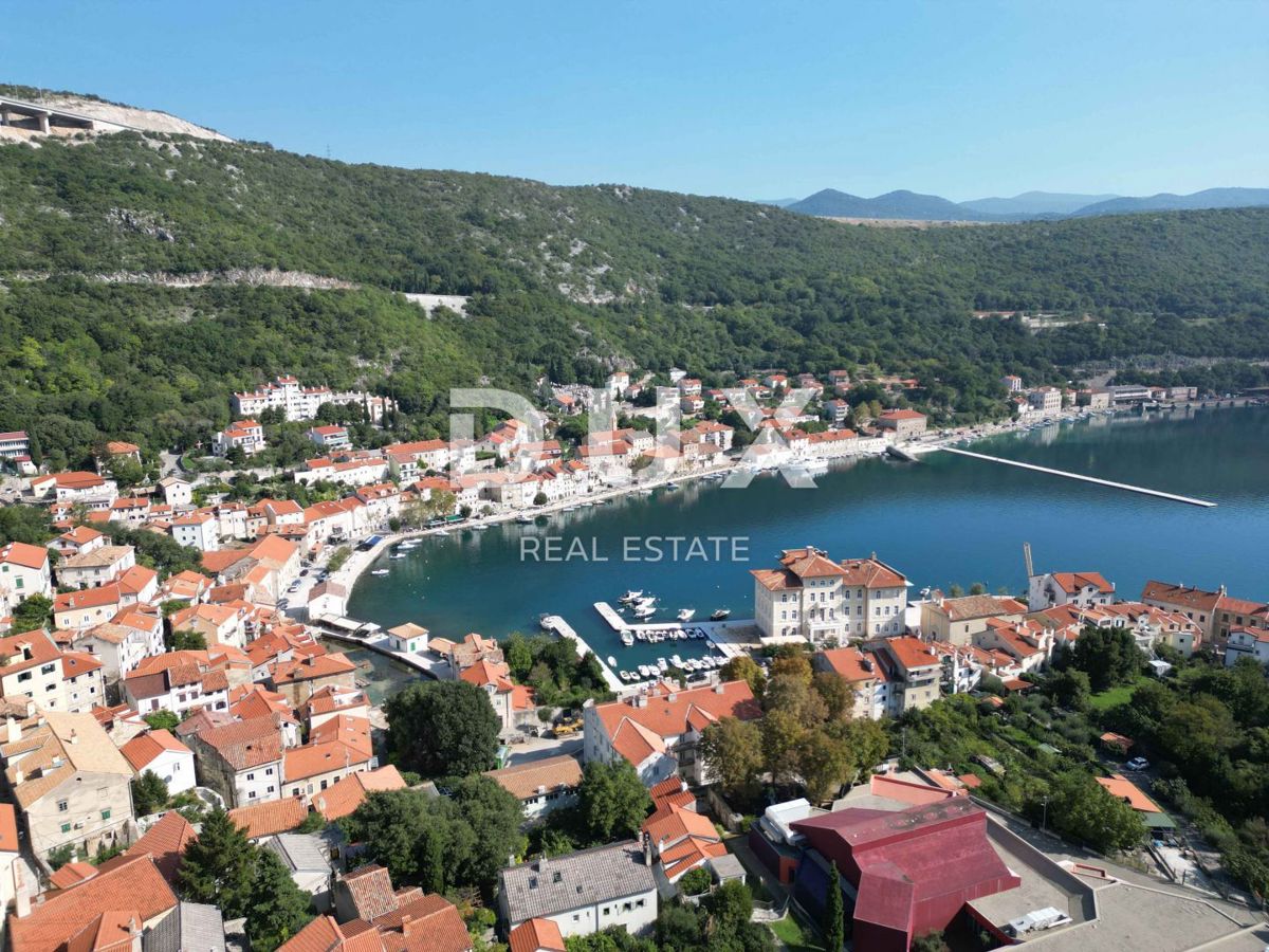 RIJEKA, BAKAR, CENTRO - terreno edificabile nel centro della città di Bakar 2.600 m2 con vista sul mare per un edificio residenziale - appartamenti / appartamenti / casa familiare / villa! OPPORTUNITÀ!