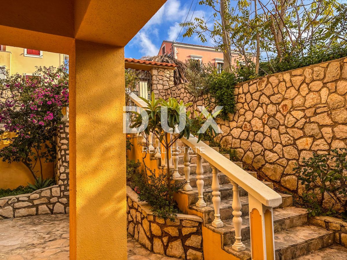 MALI LOŠINJ - Casa con tre appartamenti in una zona tranquilla dell'isola