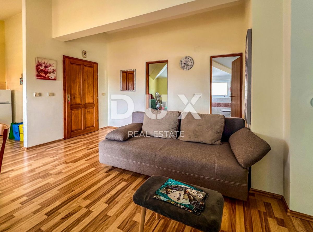 MALI LOŠINJ - Casa con tre appartamenti in una zona tranquilla dell'isola