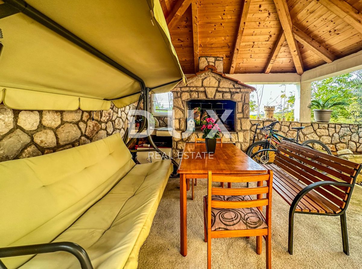 MALI LOŠINJ - Casa con tre appartamenti in una zona tranquilla dell'isola