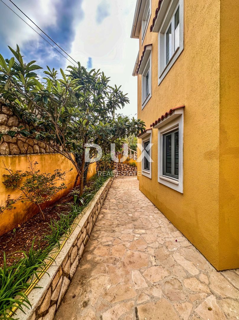 MALI LOŠINJ - Casa con tre appartamenti in una zona tranquilla dell'isola