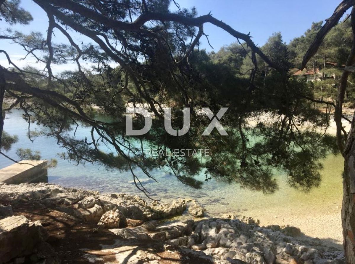 MALI LOŠINJ - Casa con tre appartamenti in una zona tranquilla dell'isola