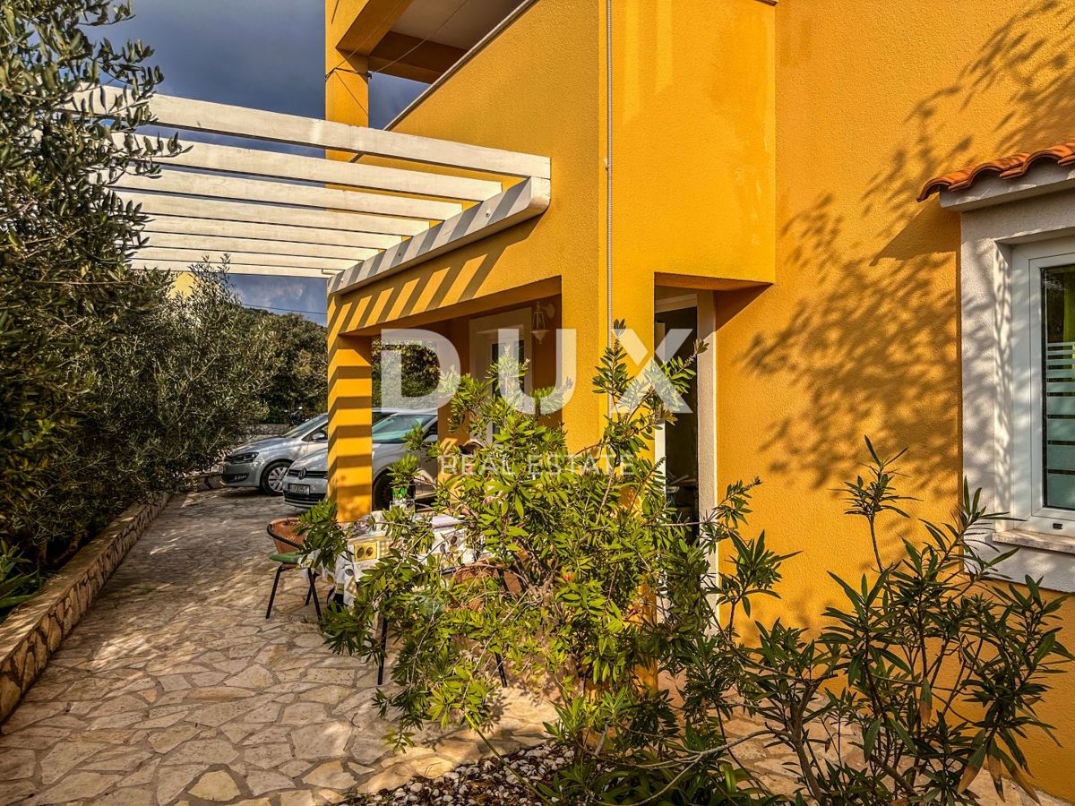 MALI LOŠINJ - Casa con tre appartamenti in una zona tranquilla dell'isola