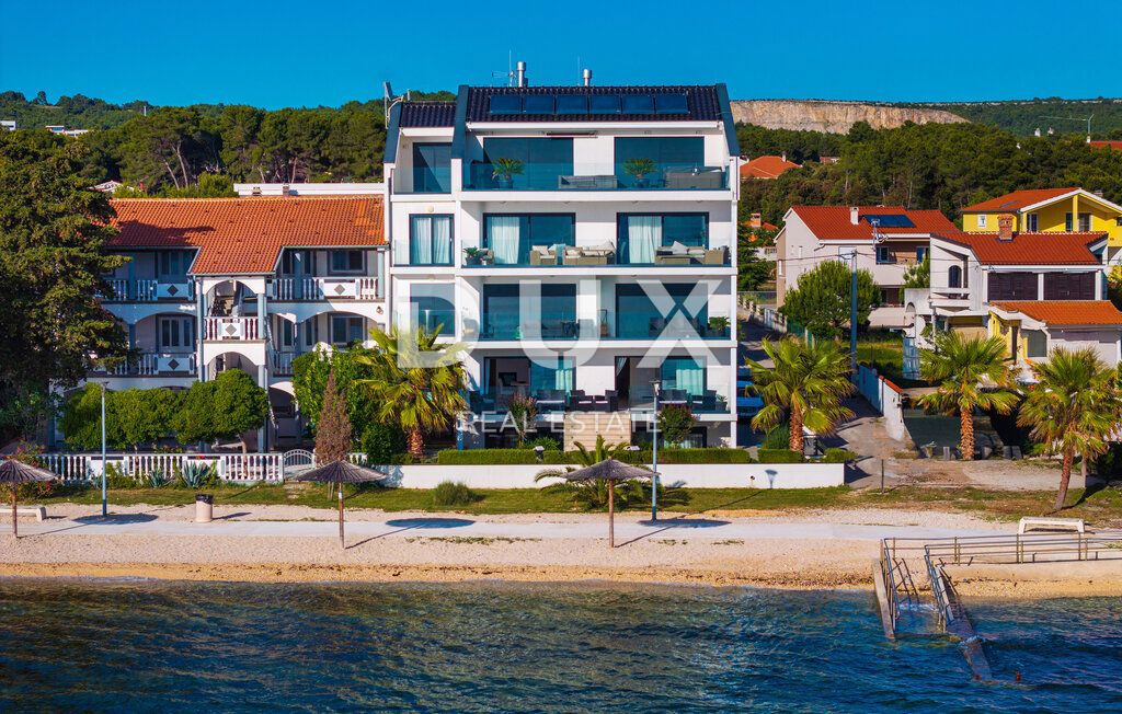 ZADAR, BIBINJE - bellissimo appartamento in prima fila al mare