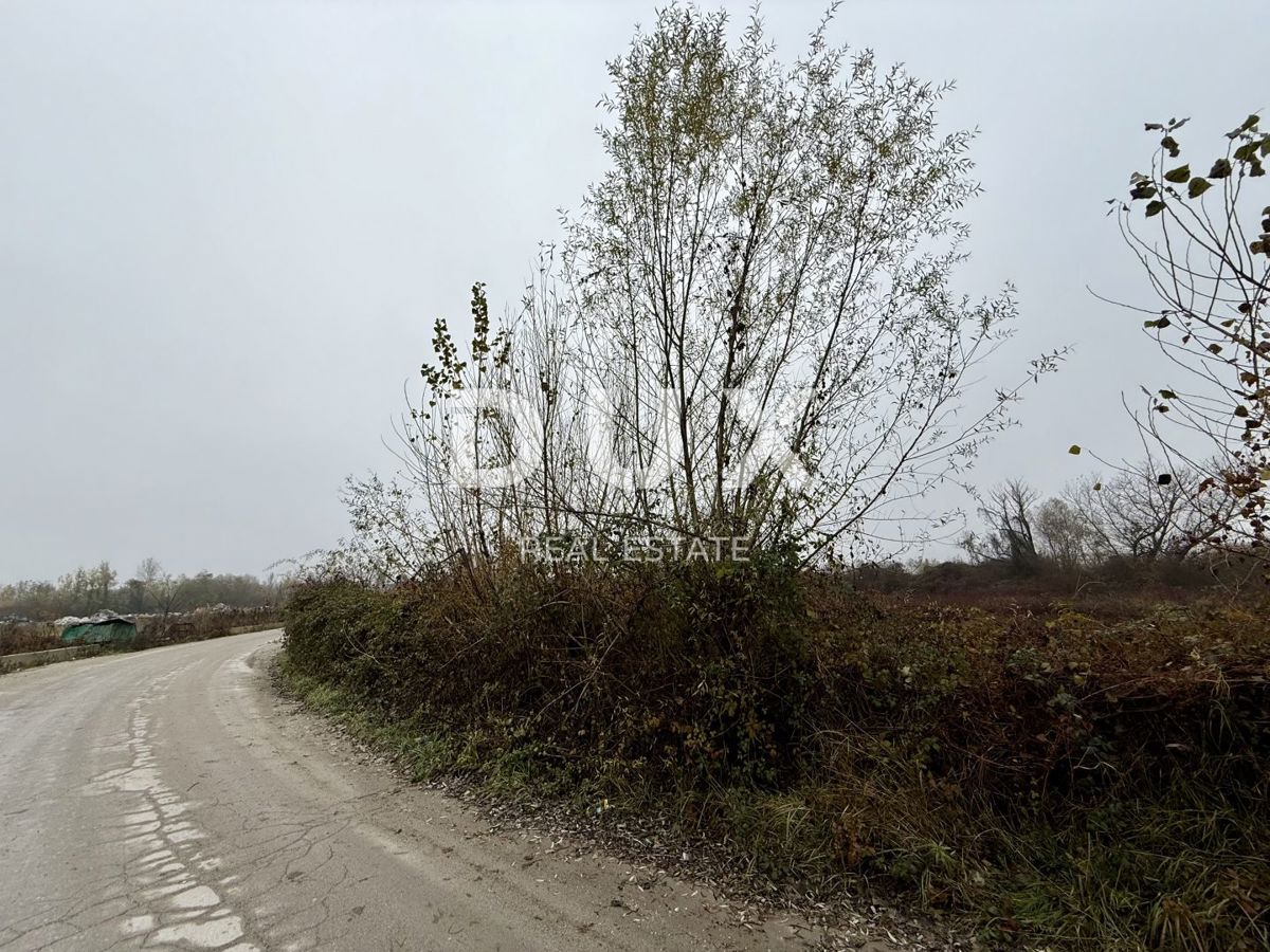 ZAGABRIA, ŽITNJAK - terreno edificabile ad uso capannone/commerciale 4527 m² 