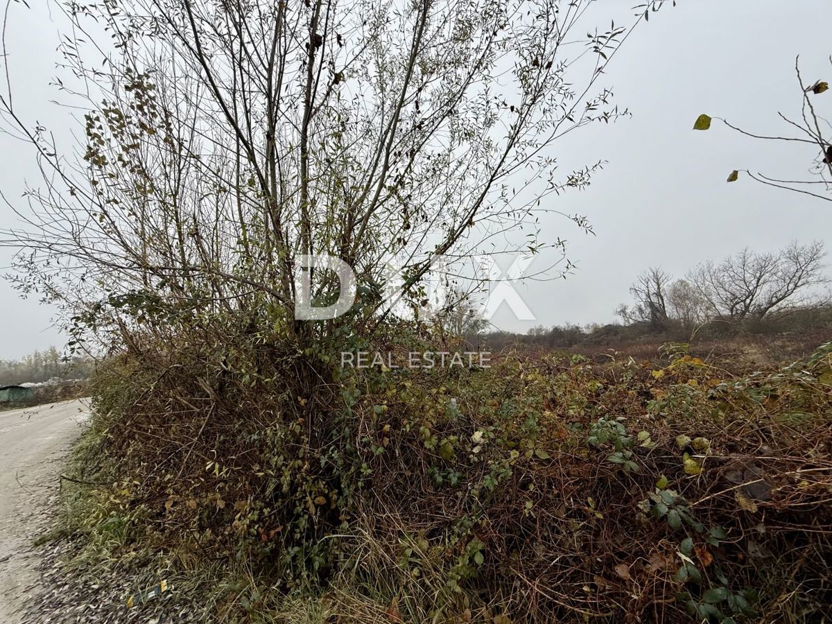 ZAGABRIA, ŽITNJAK - terreno edificabile ad uso capannone/commerciale 4527 m² 