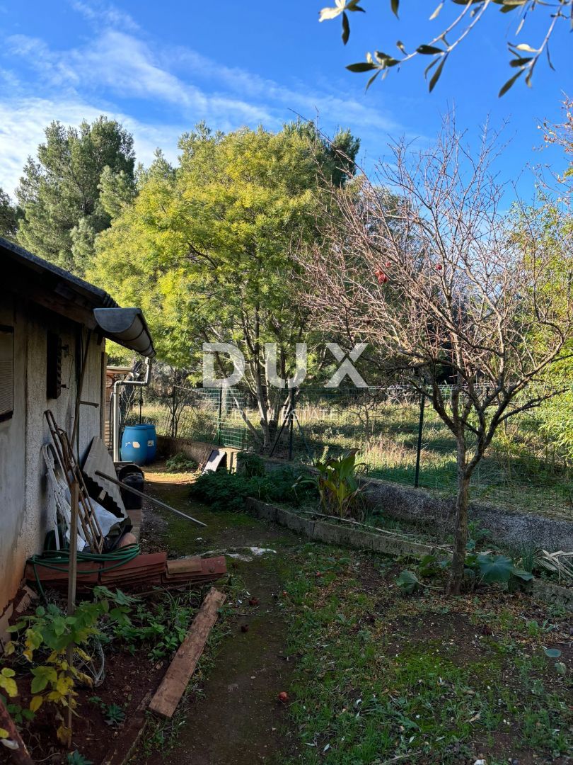 ISTRIA, POMER - Casa con ricco giardino in riva al mare!