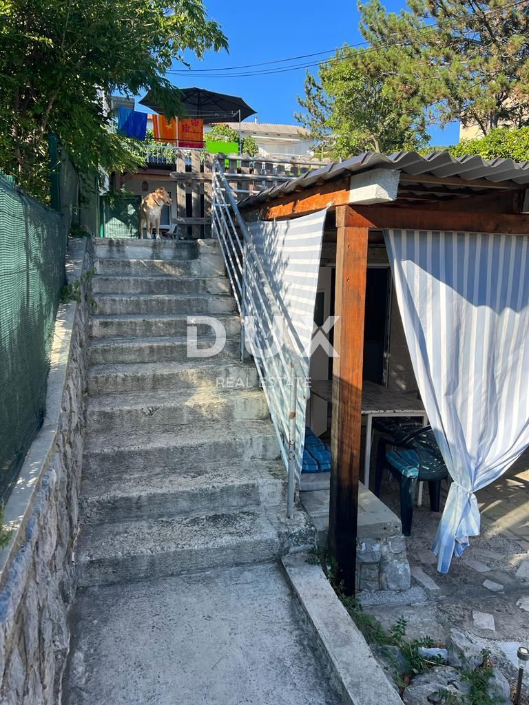 CRIKVENICA, SELCE - casa con tre appartamenti al piano terra, a 150 m dal mare