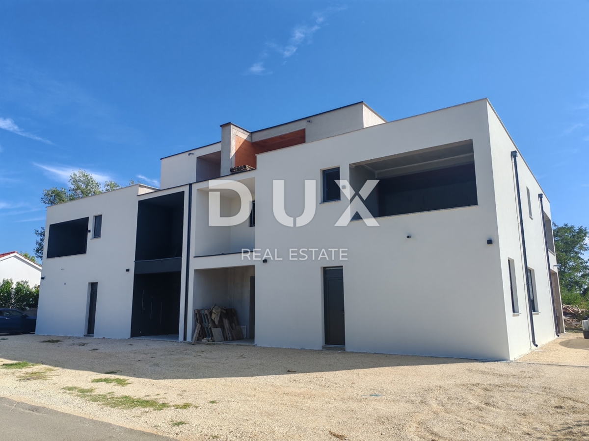 ZADAR, ZUKVE - Spaziosa casa bifamiliare con piscina! Nuova costruzione! E