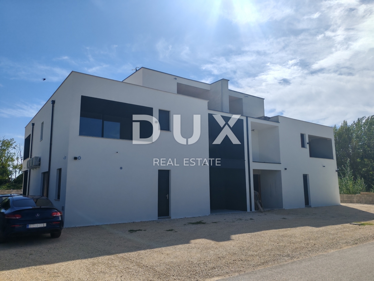 ZADAR, ZUKVE - Spaziosa casa bifamiliare con piscina! Nuova costruzione! E