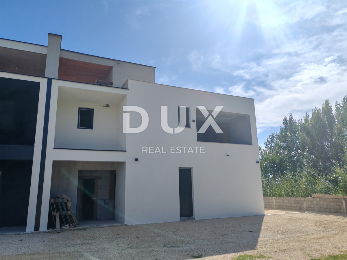 ZADAR, ZUKVE - Spaziosa casa bifamiliare con piscina! Nuova costruzione! E