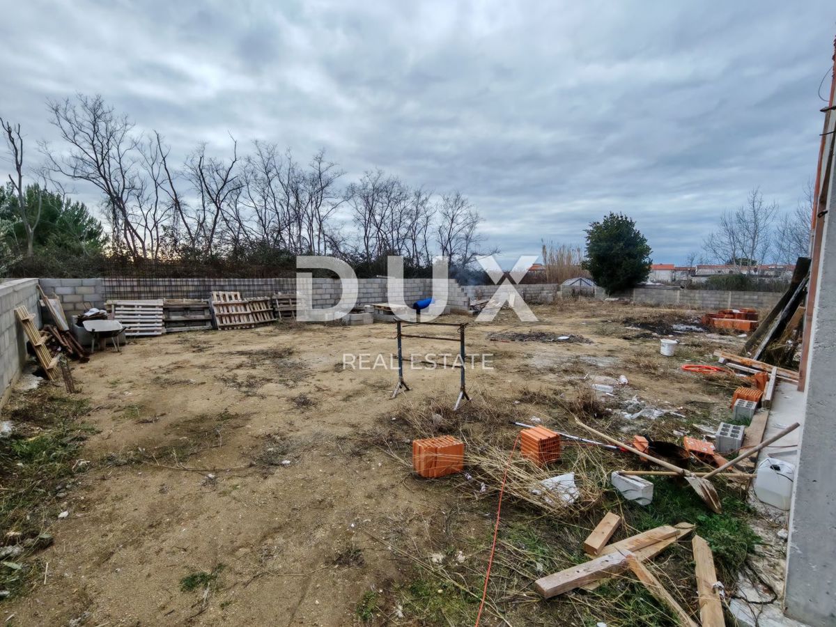 ZADAR, ZUKVE - Spaziosa casa bifamiliare con piscina! Nuova costruzione! E