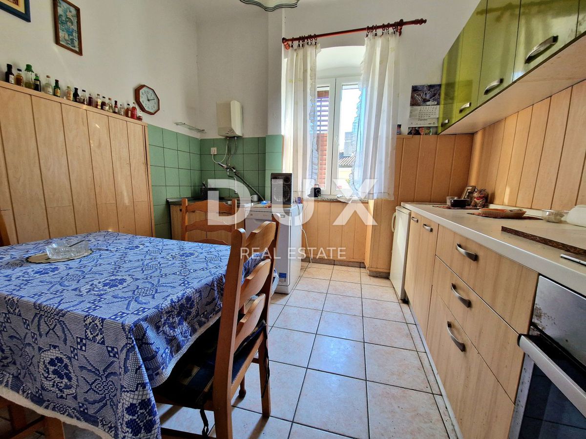 RIJEKA, BELVEDER - 3 camere da letto + soggiorno con balcone al 1° piano, superficie 100 m2