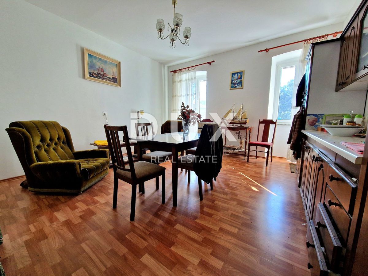 RIJEKA, BELVEDER - 3 camere da letto + soggiorno con balcone al 1° piano, superficie 100 m2