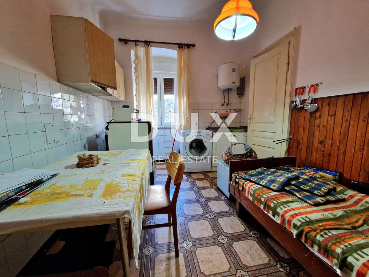 RIJEKA, BELVEDER - 3 camere da letto + soggiorno con balcone al 1° piano, superficie 100 m2